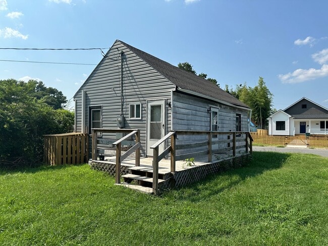 Building Photo - Cozy 2bd/1bath with Big Yard