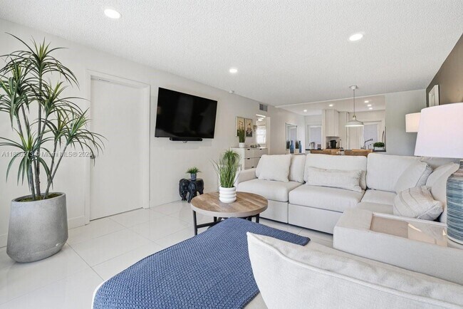 Building Photo - 1501 S Ocean Blvd