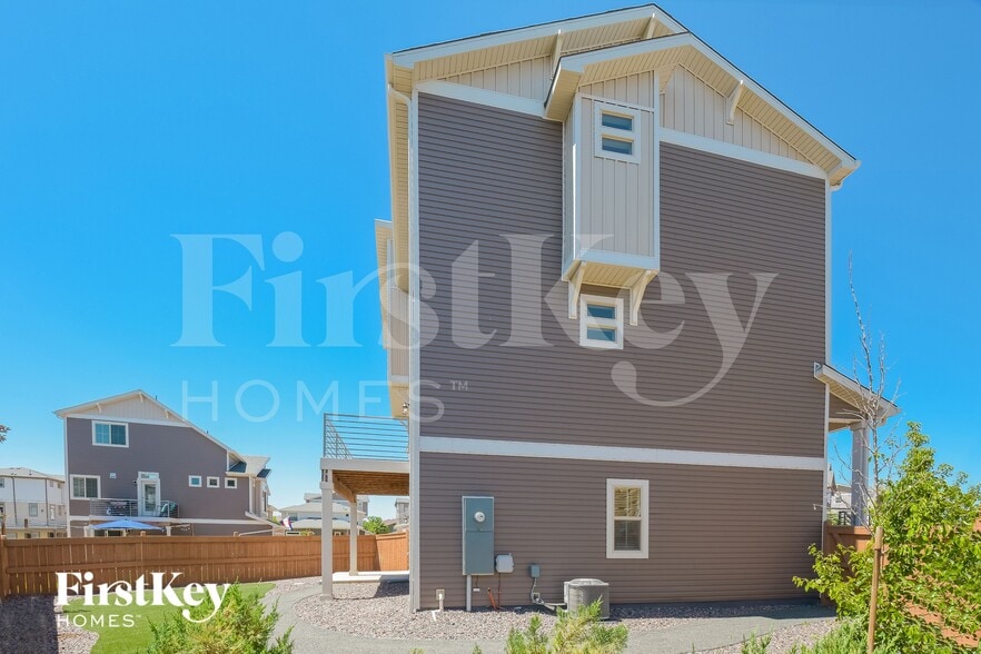 Building Photo - 10532 Truckee St