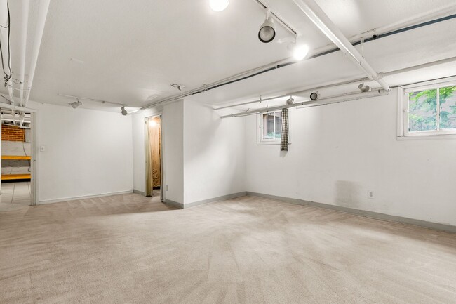 Building Photo - 264 S Lafayette St