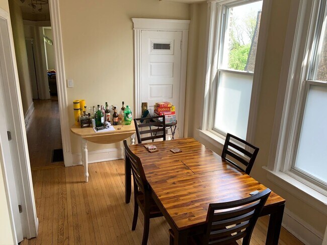 Building Photo - DePaul University 4 - Bedroom 2-Bath