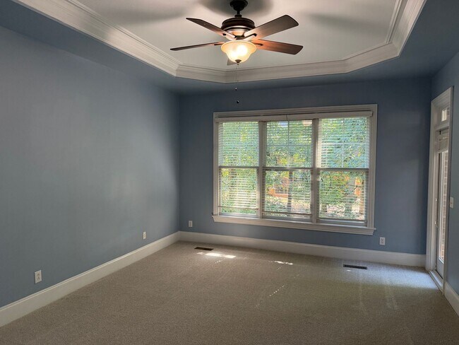 Building Photo - Luxury Living: 4 Bedroom home in Chapel Hill w/ spacious interior | 2 Year Lease Term