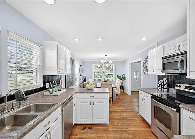 Building Photo - 2571 Temple Johnson Rd SW