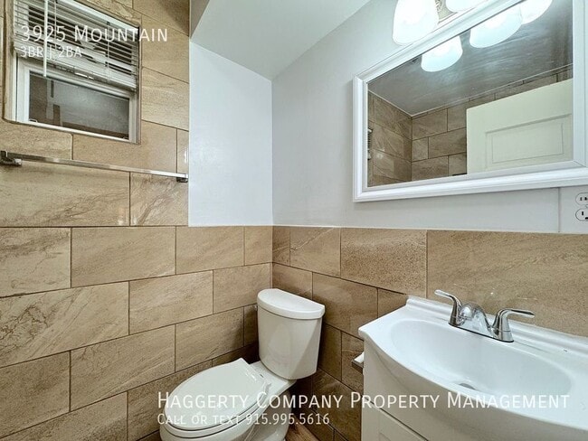 Building Photo - 3925 Mountain-