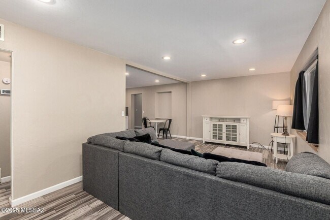 Building Photo - Charming 3bed/2 bath home located in the heart of Tucson, just minutes from the University of Ari...