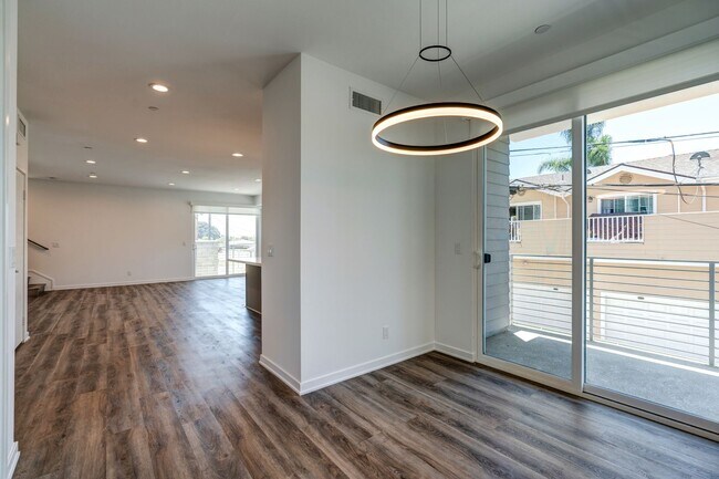 Building Photo - Luxury Penthouse Condo With Ocean Views in Ventura!