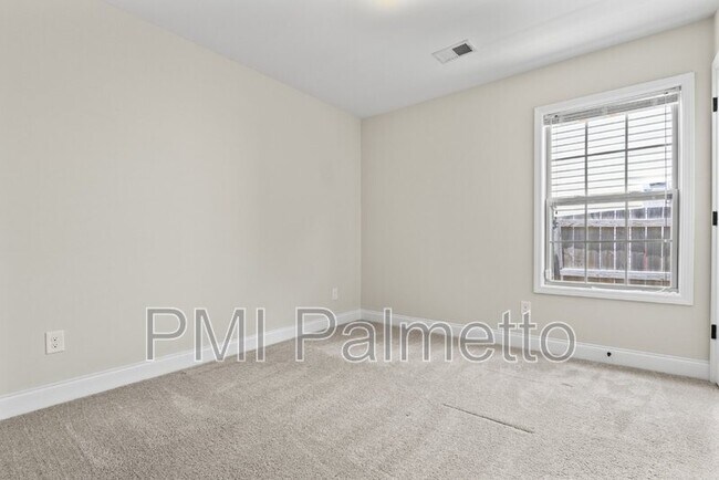 Building Photo - 634 Pine Lilly Dr