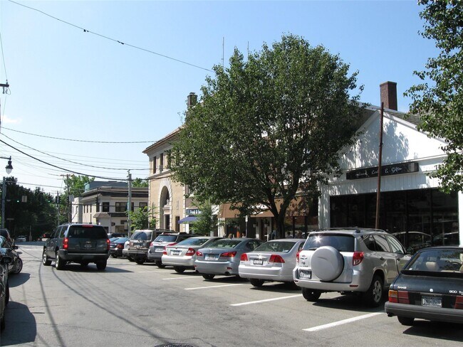 Building Photo - 580 Bedford Rd