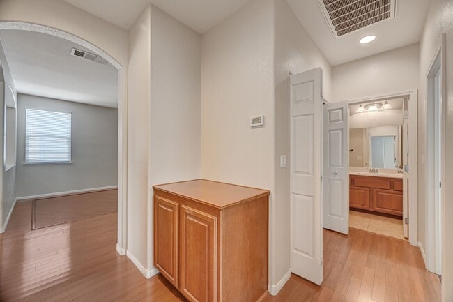 Building Photo - Single Story Single Family Home in Gated Community within N Las Vegas