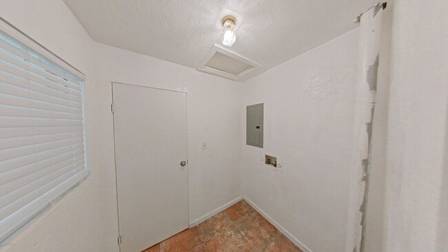 Building Photo - 3/2 in Casselberry with Awesome Lot and La...