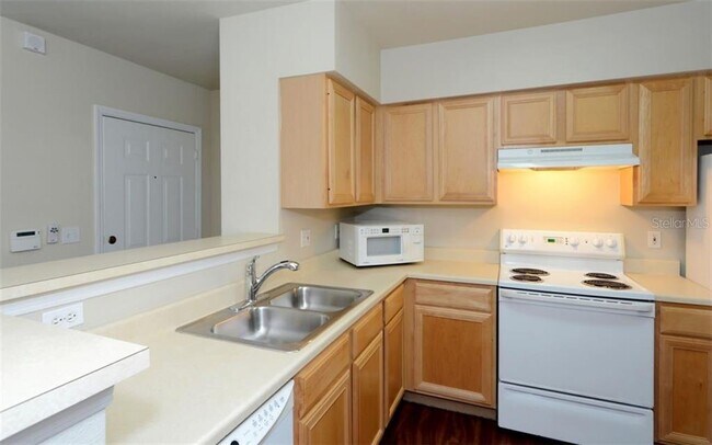 Building Photo - 2950 Viscaya Pl