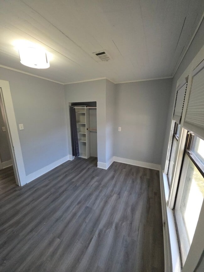 Building Photo - 418 E L St