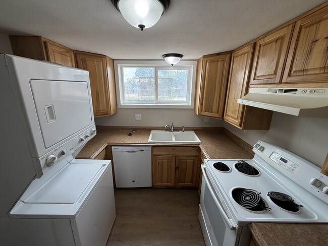 Building Photo - 820 35th Ave Ct