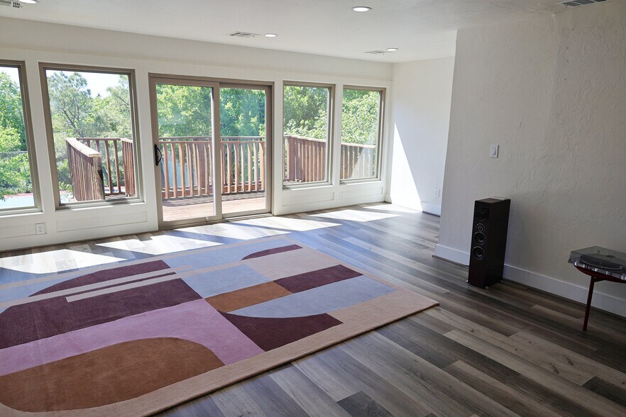 Building Photo - 8413 Tiffany Dr