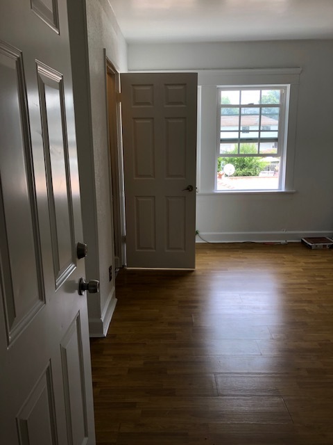 Laminate flooring - 6742 Whittier Ave
