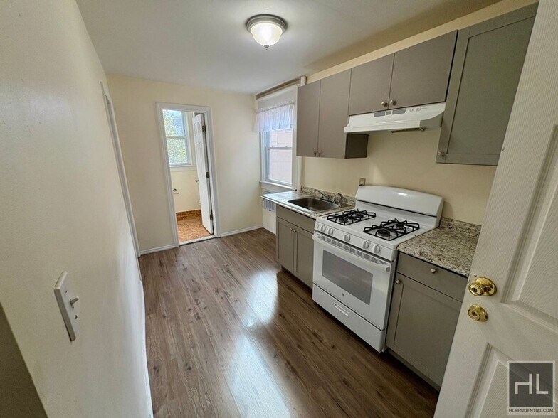 Building Photo - Carroll St, Yonkers