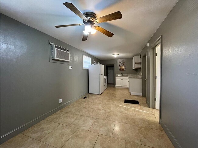 Building Photo - 301 W Lyman Ave