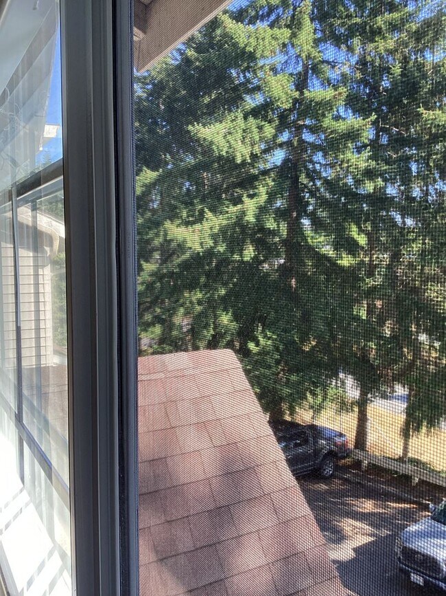 Building Photo - Charming Edmonds Condo with Two Garages and Modern Comforts