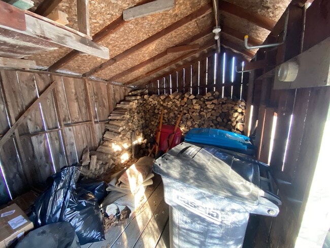 Building Photo - 3 Bedroom House Colchester Available 8/15