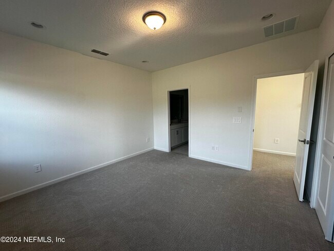 Building Photo - 545 Brandon Lks Dr
