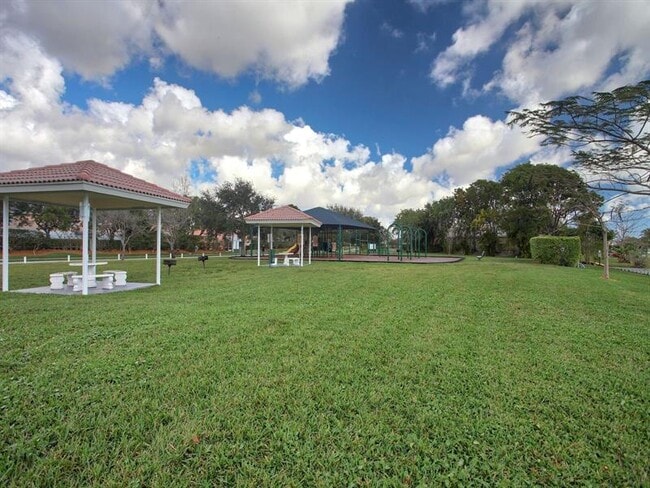 Building Photo - 4740 SW 12th Pl