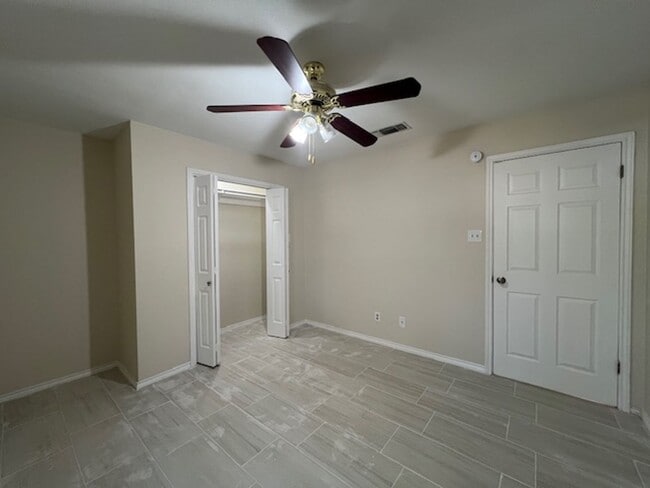 Building Photo - Cross Country Subdivision