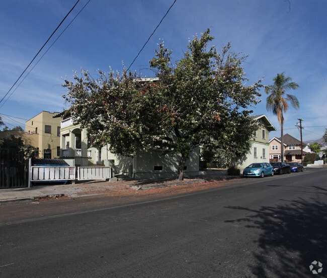 Building Photo - 4600 Kingswell Ave