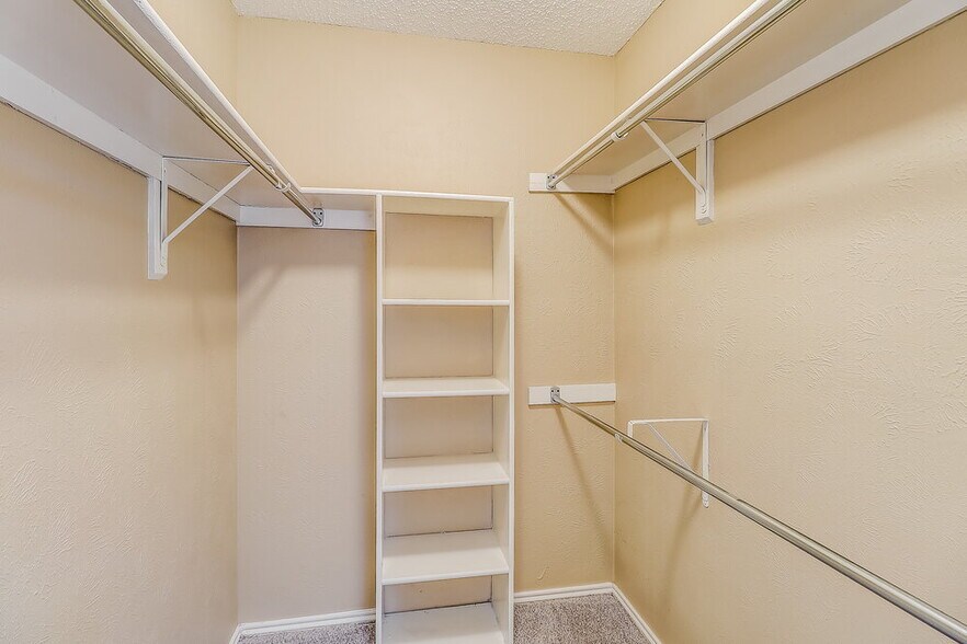 Building Photo - 1350 Greenbriar Ln