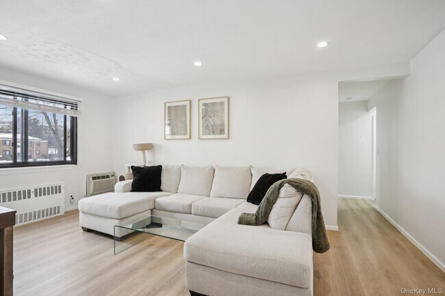 Building Photo - 23 Lawrence Dr