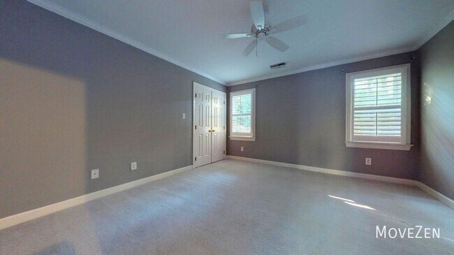 Building Photo - 123 Greymist Ln