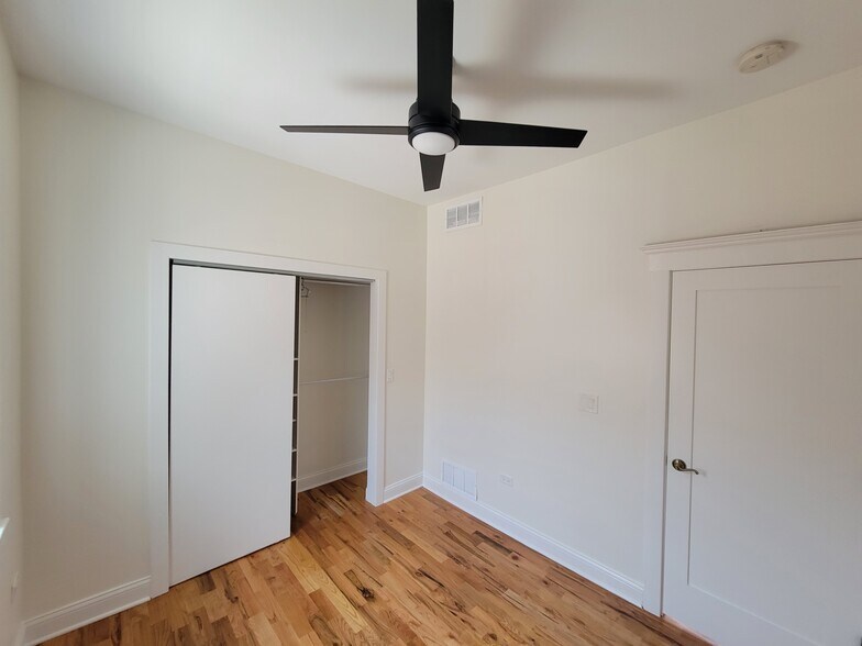 Building Photo - 3405 S Lituanica Ave