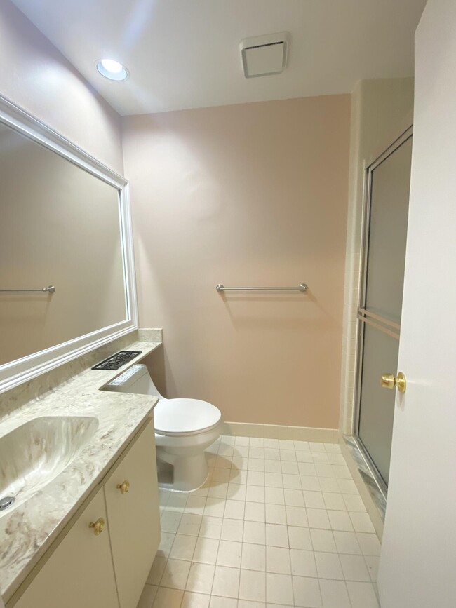 Building Photo - 5859 Fox Hollow Dr