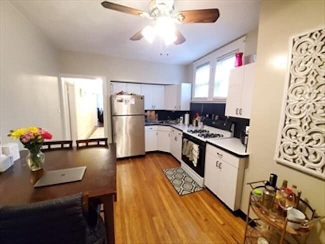 Building Photo - 517 E 3rd St