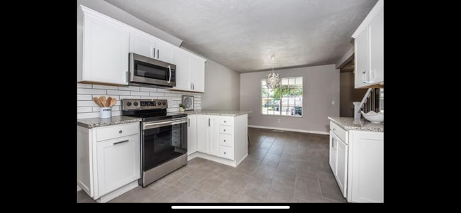 Building Photo - True 4 bed in Edmond Schools, all the mode...