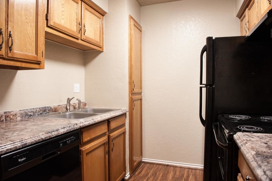 Kitchen - 115 Bernard St