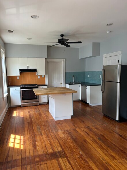 Building Photo - 1103 Oakwood Ave