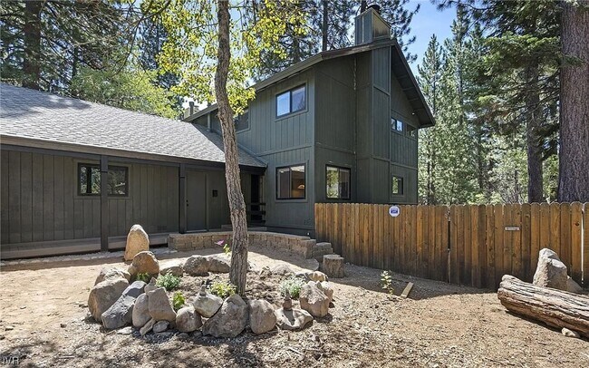 Building Photo - Oriole #2