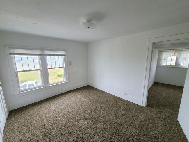 Building Photo - Nice 3-Bedroom, 1-1/2 Bathroom on Goshen's...