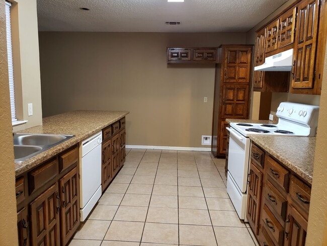 Building Photo - 3410 Reno Dr