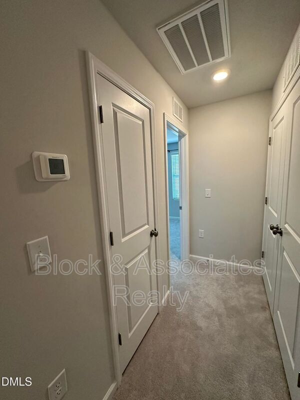 Building Photo - 608 Gimari Dr