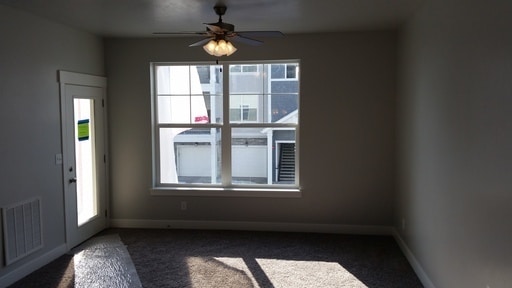 Building Photo - 3 Bedroom 2 Bathroom Condo in Vineyard!