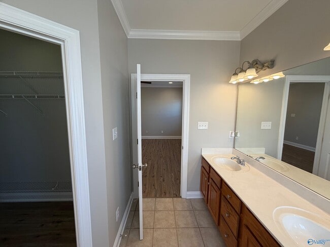 Building Photo - 945 Tracey Ln