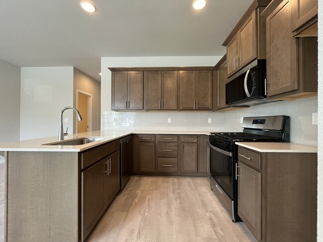 Building Photo - Beautiful Newer Construction 4 Bedroom Forest Grove Home with Open Layout, Quartz Kitchen & Moder...