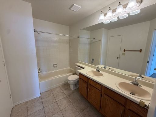 Building Photo - Beautiful 2-Bedroom Townhome in Aurora – Available November 10th!