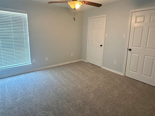 Building Photo - 15711 4 Leaf Dr