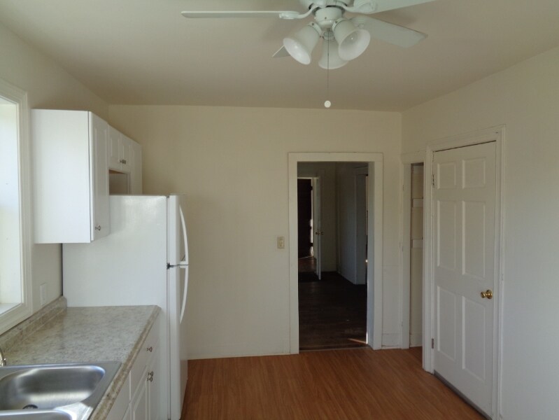 Building Photo - 1021 Melville St