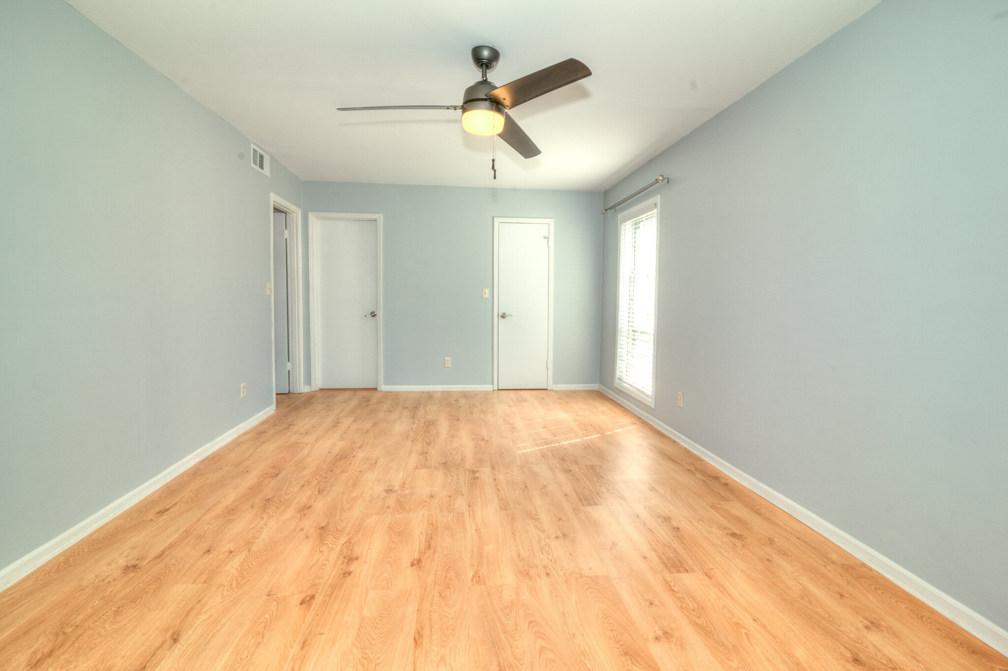 Master bedroom - 6851 Roswell Rd