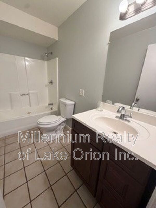 Building Photo - 844 Kettering Ave