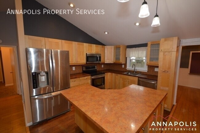 Building Photo - 1066 broadview drive