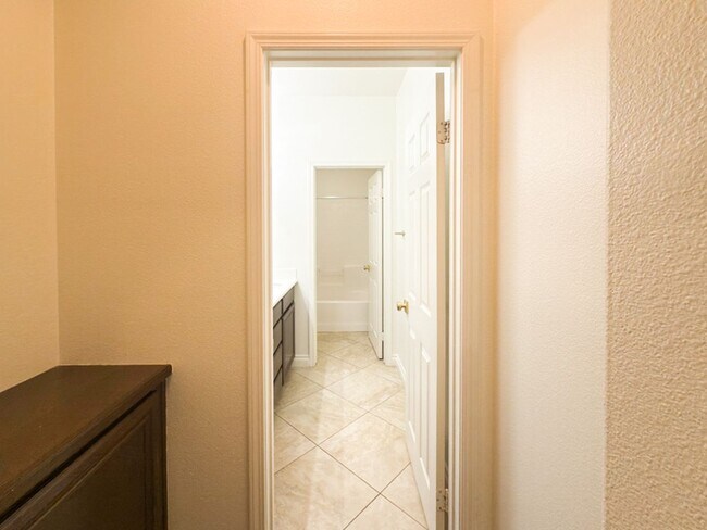 Building Photo - ~Temecula's Wolf Creek Community~ Beautifu...